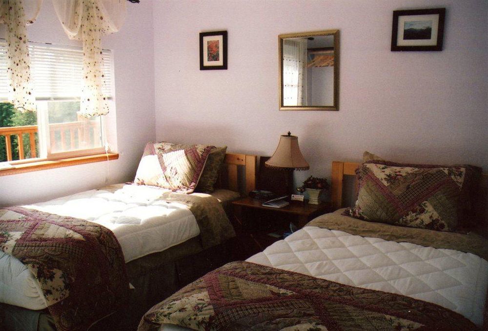 A Mooseberry Inn B&B Slana Buitenkant foto